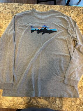 Patagonia Men's Long-Sleeve Gray Shirt with Color-Striped Fish Graphic